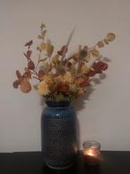 Mooie kunstbloemen in blauwe vaas, Kunststof, Overige kleuren, 50 tot 75 cm, Ophalen of Verzenden