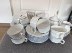 D E koffie/thee servies. 28 delig als nieuw, wit/blauwe Leli, Huis en Inrichting, Ophalen, Zo goed als nieuw, Overige stijlen