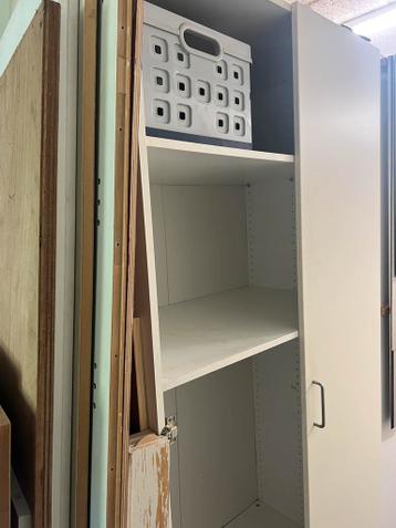 Gratis Ikea Pax kast witte deuren 2 mtr bij 1 mtr breedte - afbeelding 1