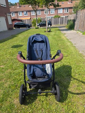 Kinderwagen  beschikbaar voor biedingen