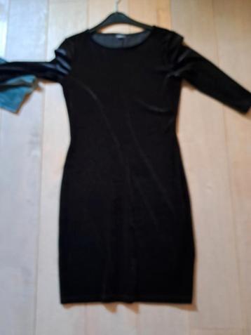 Zwart velour jurkje met 3/4 mouw/mt S/KERST/€25,00 beschikbaar voor biedingen