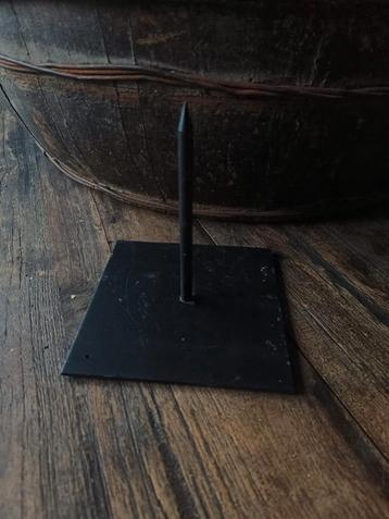 Standaard voor groen stukjes  beschikbaar voor biedingen