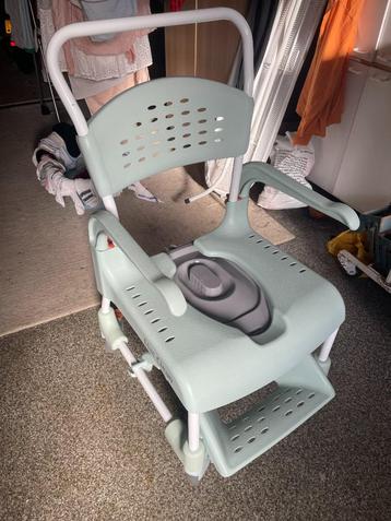 Etac clean douche/toilet stoel beschikbaar voor biedingen