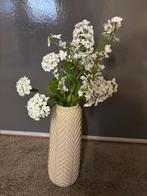 Beige vaas met zijde bloemen - ZGAN, Overige materialen, Overige kleuren, Ophalen of Verzenden, Zo goed als nieuw