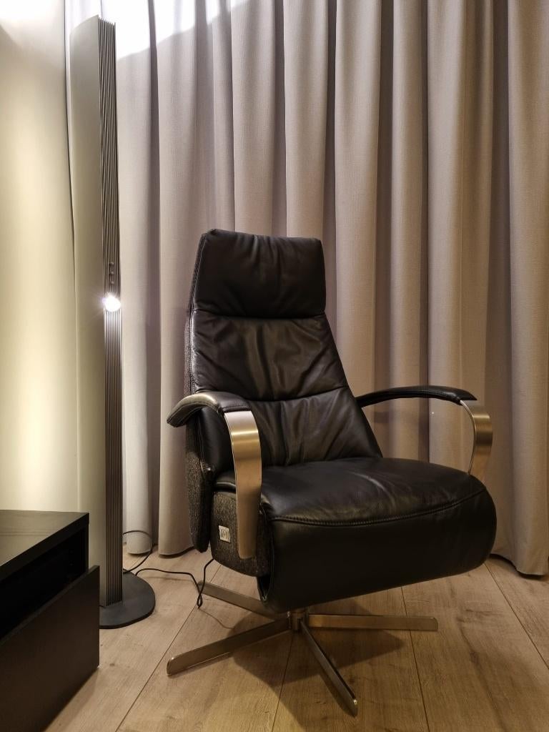 Prominent E-100 + Artemide lamp €2.500 (nieuw €5.880), Huis en Inrichting, Fauteuils, Ophalen, Minder dan 75 cm, Zo goed als nieuw