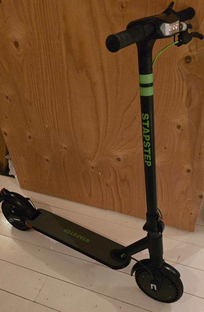 Stapstep Lite  (Zwart, 25km/u, Legaal op openbare weg), Fietsen en Brommers, Steps, Zo goed als nieuw, Elektrische step (E-scooter)