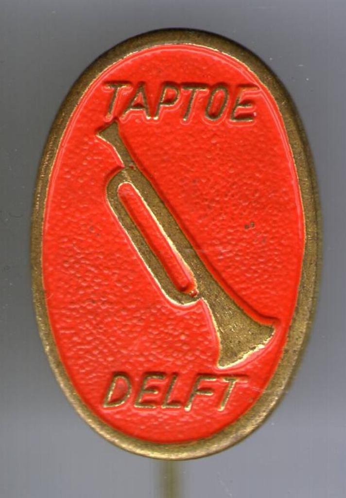 Taptoe Delft rood op koper speldje ( V_098 ), Verzamelen, Speldjes, Pins en Buttons, Zo goed als nieuw, Speldje of Pin, Transport