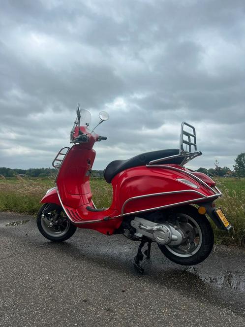 Vespa piaggio primavera, Fietsen en Brommers, Scooters | Vespa, Gebruikt, Overige modellen, Maximaal 45 km/u, Benzine, Ophalen