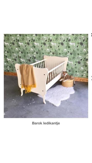 Vintage babykamer setje: ledikant & commode beschikbaar voor biedingen