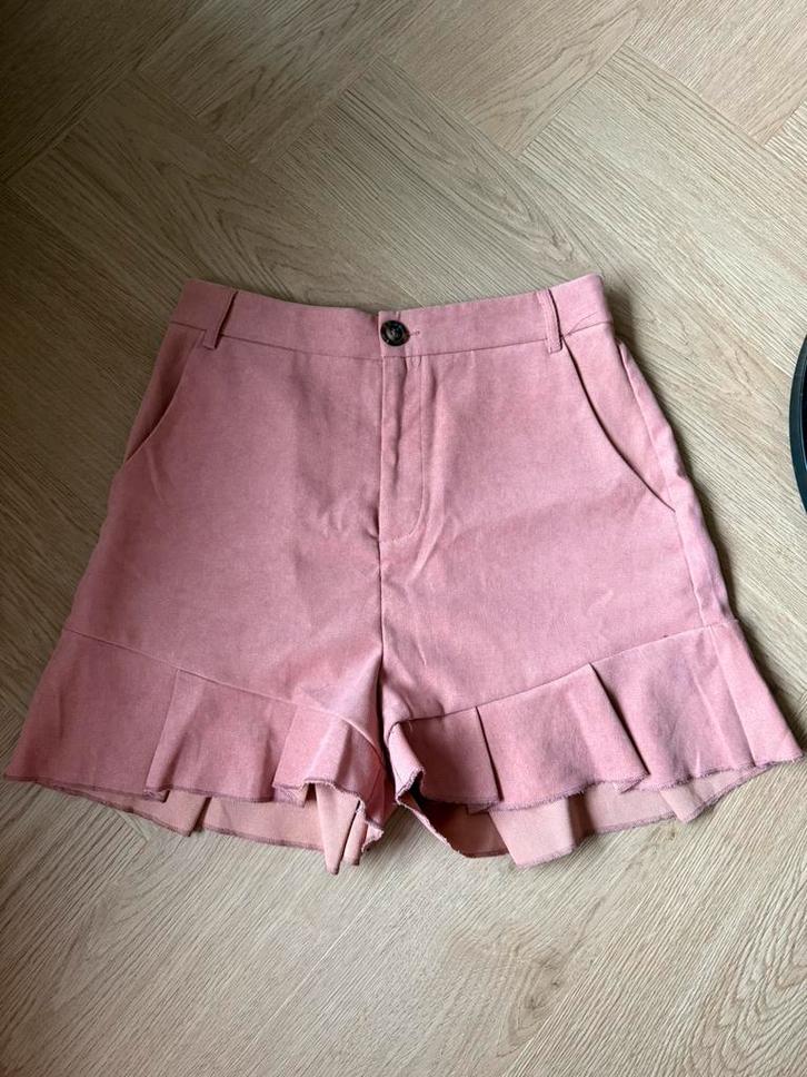 Roze/oudroze korte broek met ruffles – maat M (SHEIN), Kleding | Dames, Broeken en Pantalons, Gedragen, Maat 38/40 (M), Roze, Kort