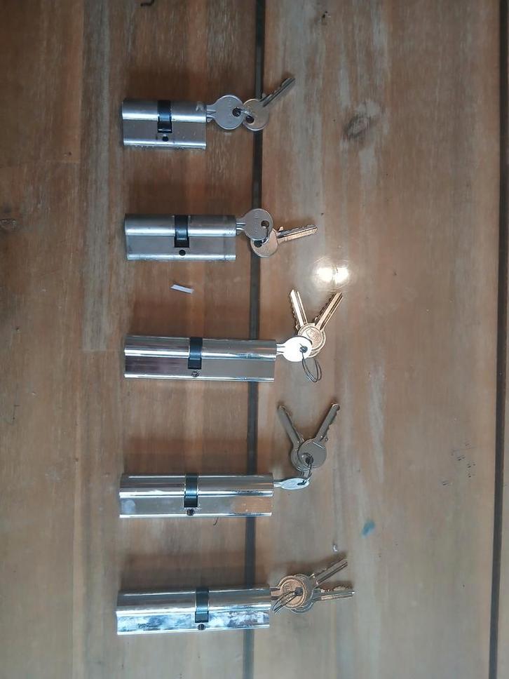 Slotcilinders met sleutels. verschillende maten. werkt per, Doe-het-zelf en Verbouw, Hang- en Sluitwerk, Gebruikt, Slot, Ophalen of Verzenden