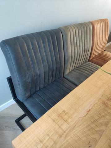 Eettafel bank  beschikbaar voor biedingen