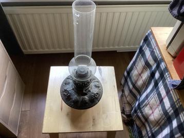Oude antieke Olielamp beschikbaar voor biedingen