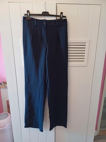 Pantalon van Lvcilia, maat L beschikbaar voor biedingen