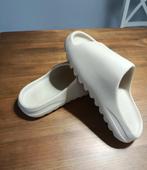 Yeezy Slides Maat 47 - Nieuw!, Kleding | Heren, Schoenen, Ophalen of Verzenden, Nieuw, Slippers