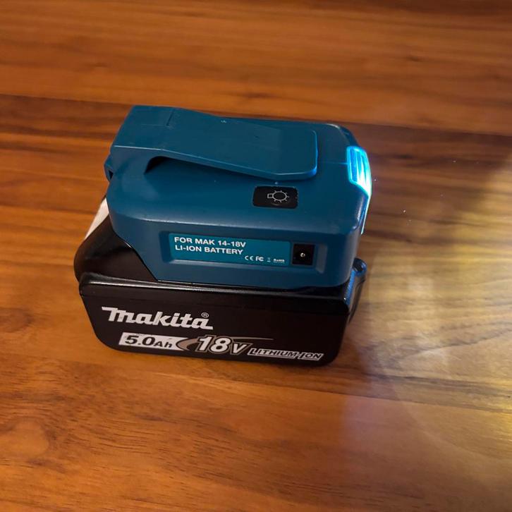 Makita 18V Zaklamp met USB - Zo goed als nieuw!, Doe-het-zelf en Verbouw, Gereedschap | Machine-onderdelen en Toebehoren, Zo goed als nieuw