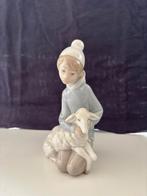 lladro beeldje: jongen met lam, Verzamelen, Beelden en Beeldjes, Ophalen of Verzenden, Zo goed als nieuw, Mens