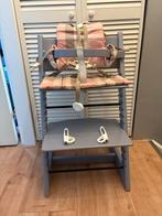 Stokke Tripp Trapp kinderstoel met accessoires, Kinderen en Baby's, Kinderstoelen, Ophalen, Zo goed als nieuw, Meegroeistoel, Gordel(s)