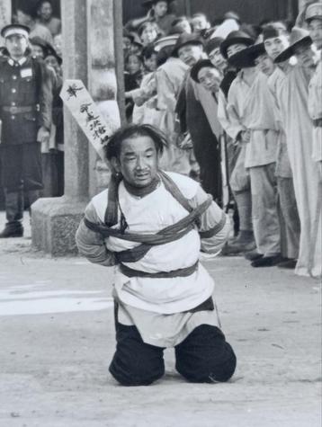 Foto The History of AQ - 10x15cm beschikbaar voor biedingen