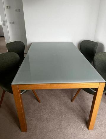 massief hout Glazen Eettafel beschikbaar voor biedingen