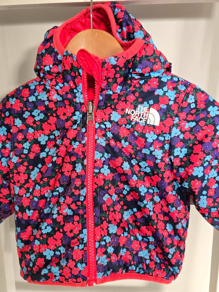 Dubbelzijdige The North Face winterjas in maat 74, Kinderen en Baby's, Babykleding | Maat 74, Gebruikt, Meisje, Ophalen of Verzenden