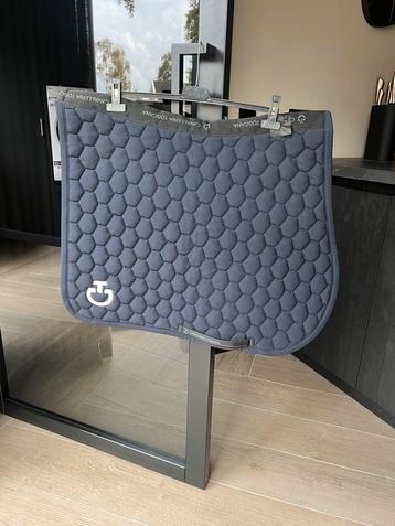 Cavalleria Toscana dekje beschikbaar voor biedingen