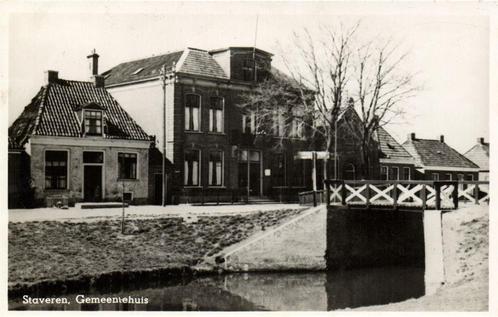 Staveren, Gemeentehuis - brug - 1949 gelopen, Verzamelen, Ansichtkaarten | Nederland, Gelopen, Utrecht, 1940 tot 1960, Verzenden