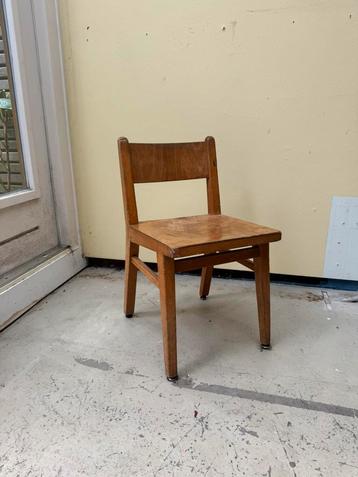 Vintage kinderstoeltje hout beschikbaar voor biedingen