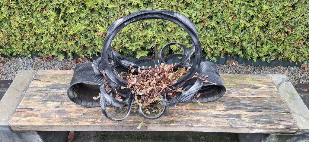 Decoratieve plantenbak gemaakt van een oude autoband, Ophalen, Overige materialen, Zo goed als nieuw, Balkon