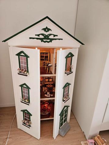 Antiek groot poppenhuis - meer dan 50 jaar oud! beschikbaar voor biedingen