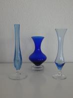 Drie mooie diverse vaasjes, glas/kristal, kobalt, lichtblauw, Huis en Inrichting, Woonaccessoires | Vazen, Minder dan 50 cm, Glas