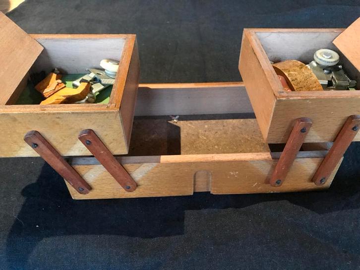 Vintage Houten Naaidoos, Hobby en Vrije tijd, Naaimachines en Toebehoren, Gebruikt, Toebehoren, Overige merken, Ophalen of Verzenden