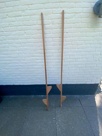 Houten stelten beschikbaar voor biedingen