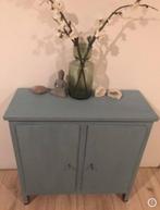 Licht blauw kastje twee deurtjes, Verzenden