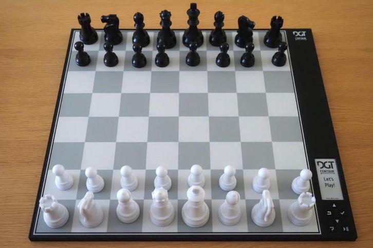 DGT Centaur Schaakcomputer, Hobby en Vrije tijd, Gezelschapsspellen | Bordspellen, Zo goed als nieuw, Een of twee spelers, Ophalen