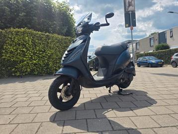 Piaggio Zip 45 4TAKT FULL MIDNIGHT BLUE 1E EIGENAAR GARANTIE beschikbaar voor biedingen