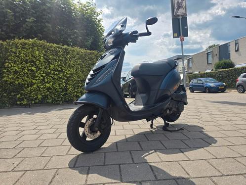 Piaggio Zip 45 4TAKT FULL MIDNIGHT BLUE 1E EIGENAAR GARANTIE, Fietsen en Brommers, Snorfietsen en Snorscooters, Zo goed als nieuw