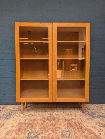 Vintage eiken vitrinekast, Deens design beschikbaar voor biedingen