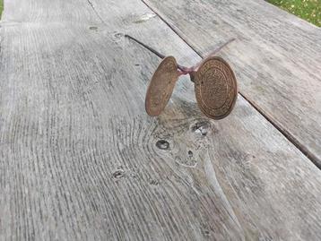 Antieke Knieppertjes  IJzer beschikbaar voor biedingen