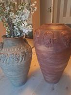 Twee grote decoratieve vazen, Gebruikt, Overige kleuren, Aardewerk of Porselein, Ophalen of Verzenden
