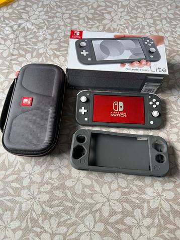 Nintendo Switch Lite Grijs + Accessoires beschikbaar voor biedingen