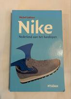 Nike: Nederland aan het hardlopen - Michel Lukkien, Ophalen of Verzenden, Zo goed als nieuw, Lopen en Fietsen