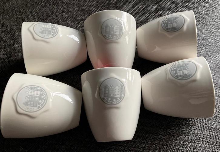 Douwe Egberts Mokken ROOD Postcodeloterij OUD 2€ per stuk, Huis en Inrichting, Keuken | Servies, Zo goed als nieuw, Kop(pen) en/of Schotel(s)