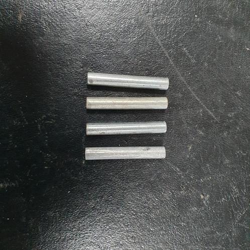 4x Ikea Ivar metalen schappendragers, plankendragers, legbor, Doe-het-zelf en Verbouw, IJzerwaren en Bevestigingsmiddelen, Gebruikt