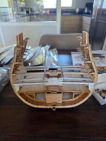 H.M.S. Victory doorsnede beschikbaar voor biedingen