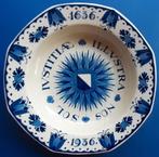 Porceleyne Fles 1936 300jr Universiteit Utrecht 8-hoek 18cm6, Verzenden