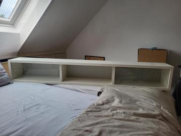 IKEA wandkast met vitrinedeurtjes 207x30x26 (lxhxd)