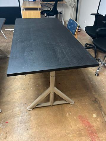IKEA IDÅSEN bureau 160x80 cm beschikbaar voor biedingen