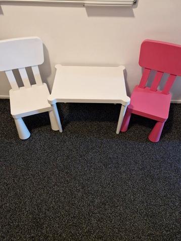 Ikea 2 stoeltjes en een tafeltje beschikbaar voor biedingen