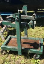 Scheepsmotor revisie steun, Ophalen